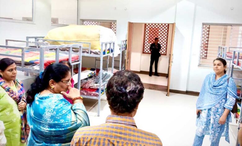 महिला-बाल-विकास-मंत्री-सुश्री-निर्मला-भूरिया-ने-किया-बाल-निकेतन-का-औचक-निरीक्षण-:-बच्चों-के-सर्वांगीण-विकास-के-लिए-दिए-सख्त-निर्देश