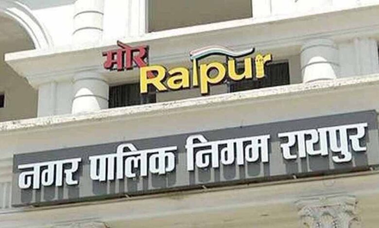 रायपुर निगम की सख्ती: संपत्ति कर बकायेदारों के परिसर पर जड़े ताले
