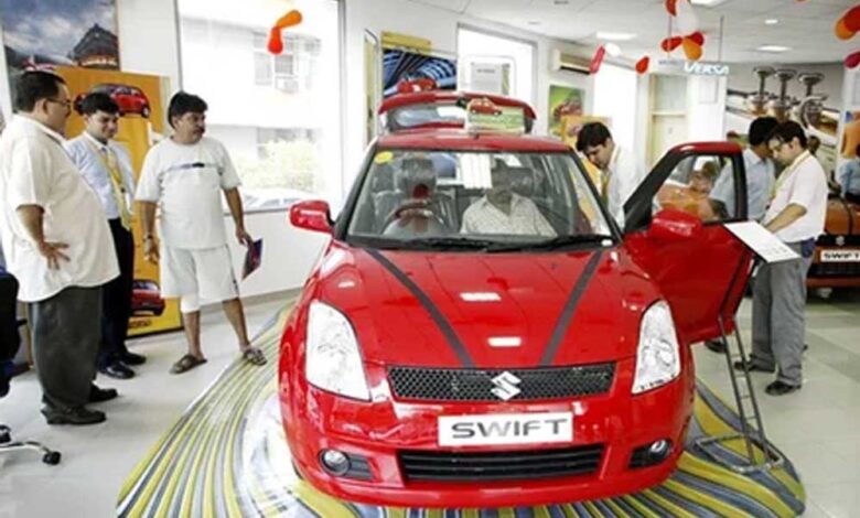 सिर्फ ₹1,999 EMI में कार! बाइक छोड़ Maruti की कारें खरीद रहे लोग, 80,000 यूनिट्स बिकीं