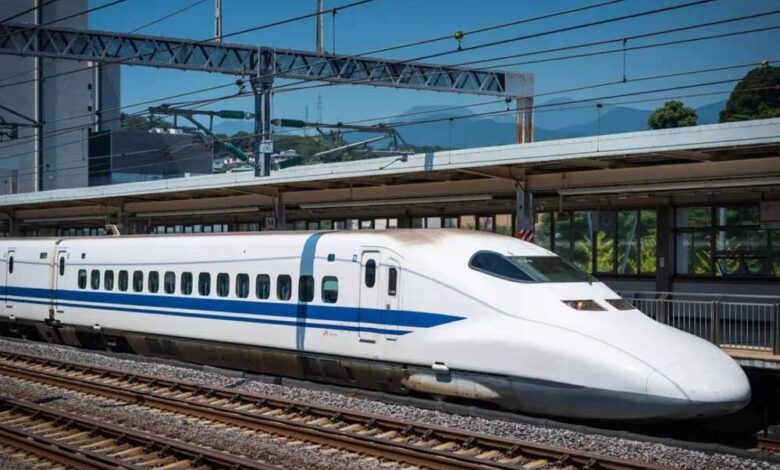 320 km/hr की रफ्तार से दौड़ेगी देश की पहली बुलेट ट्रेन, मुंबई-अहमदाबाद सफर सिर्फ 2 घंटे में