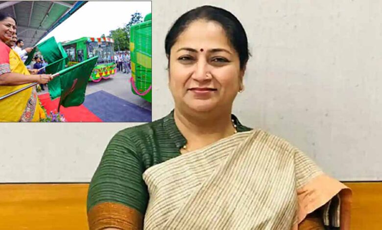 दिल्ली के हर कोने तक पहुँचेगी कनेक्टिविटी: सीएम रेखा गुप्ता ने यमुनापार को दी 300 नई देवी बसों की सौगात