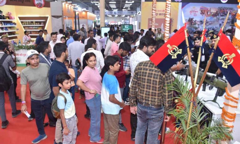 फायर डिपार्टमेंट का हाई-टेक स्टॉल बना आकर्षण, रोबोट से लेकर स्मार्ट कैमरे तक ने खींचा ध्यान