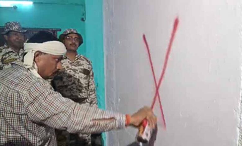 बरेली पोस्टर विवाद: नगर निगम की बड़ी कार्रवाई, 38 दुकानों पर गिरी गाज