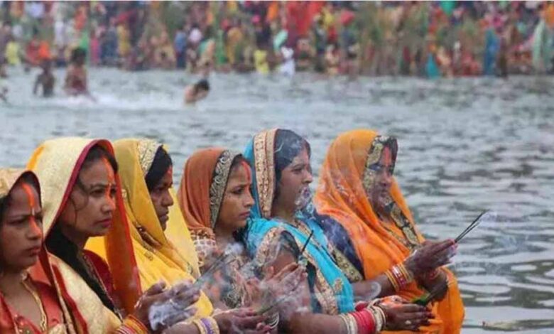 छठ-पर्व-पर-सीएम-रेखा-गुप्ता-का-ऐतिहासिक-निर्णय:-दिल्ली-में-यमुना-के-दोनों-किनारों-पर-होगी-पूजा
