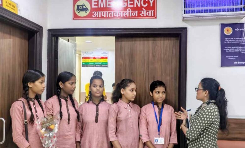 मिशन-शक्ति-5.0:-बालिकाओं-ने-सरकारी-अस्पतालों-का-भ्रमण-कर-सीखी-स्वास्थ्य-सुरक्षा-की-बारीकियां