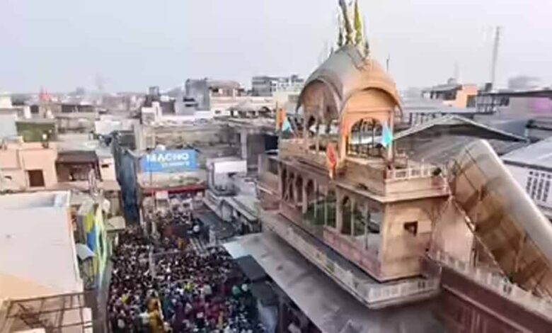 बांके-बिहारी-मंदिर:-दर्शन-समय-बढ़ाने-पर-गोस्वामी-समाज-का-विरोध,-कहा-दबाव-में-लिए-गए-फैसले