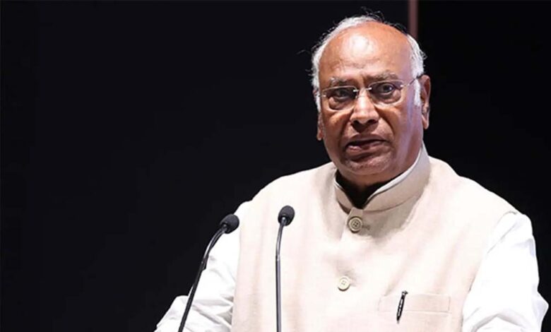 कांग्रेस-अध्यक्ष-मल्लिकार्जुन-खड़गे-अस्वस्थ,-बेंगलुरु-के-अस्पताल-में-भर्ती