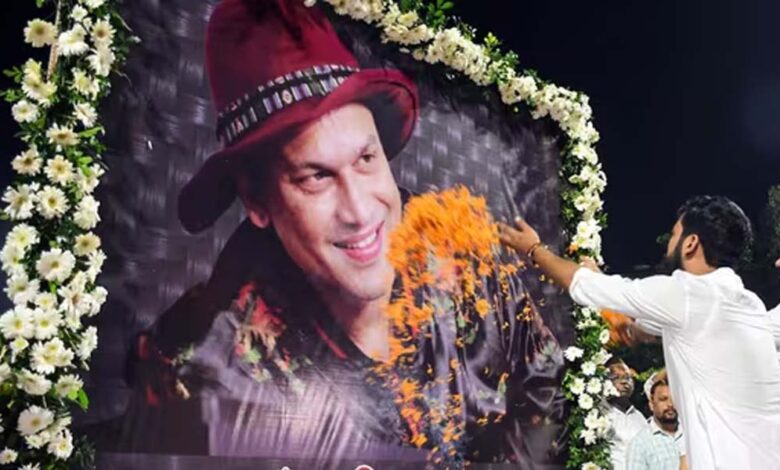 जुबीन-गर्ग-मौत-मामले-में-दो-बड़ी-गिरफ्तारियां,-प्रबंधक-और-आयोजक-को-दिल्ली-से-गुवाहाटी-लाया-गया