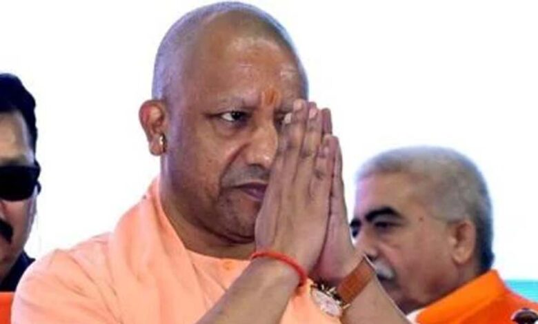 दिवाली-गिफ्ट!-योगी-सरकार-ने-8-लाख-कर्मचारियों-को-दिया-बोनस-का-तोहफा