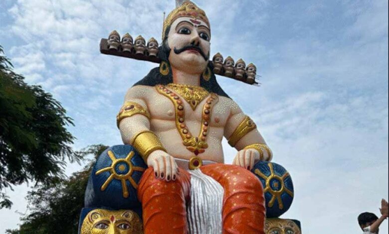 मंदसौर-में-दशहरे-की-अनोखी-परंपरा:-पहले-रावण-को-मानेंगे-जमाई,-फिर-माफी-मांगकर-करेंगे-वध!
