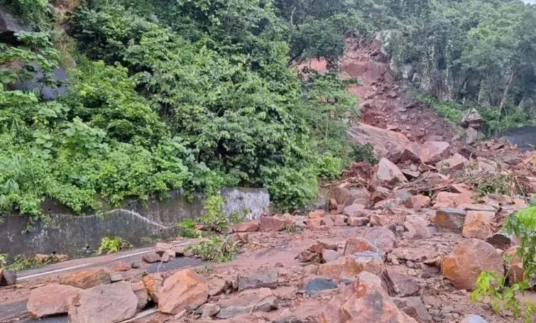 ओडिशा-में-बारिश-और-भूस्खलन-का-कहर,-सड़कें-जाम,-रेल-सेवाएं-प्रभावित