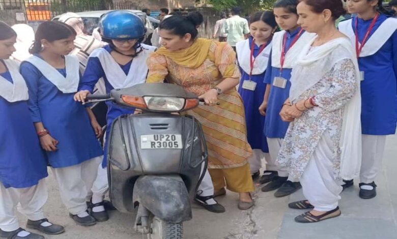 ड्राइविंग-माय-ड्रीम्स-से-बेटियों-को-स्वावलंबन-की-नई-उड़ान-दे-रही-योगी-सरकार