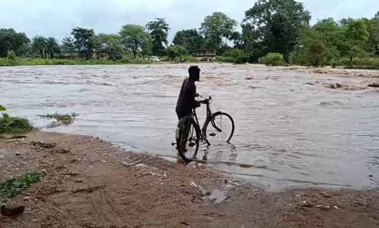 छत्तीसगढ़-में-आफत-की-बारिश:-देवभोग-के-36-गांव-ब्लॉक-मुख्यालय-से-कटे,-बाढ़-और-किसानों-की-चिंता-बढ़ी