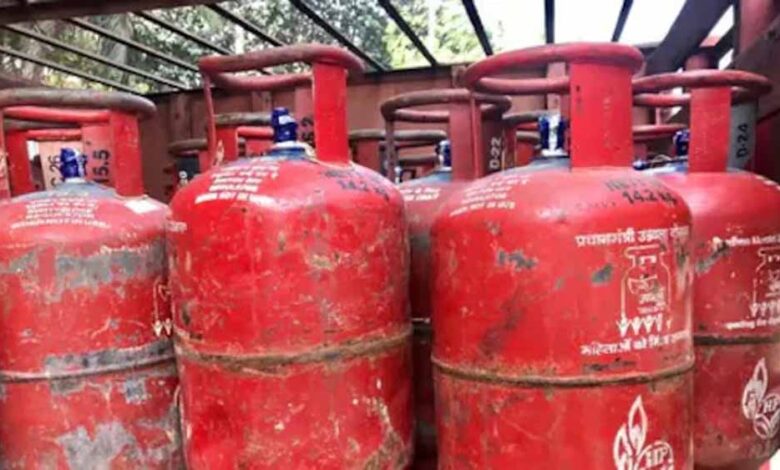 इस-दिवाली-पाएँ-मुफ्त-lpg-सिलेंडर!-जानें-कौन-हैं-इसके-हकदार-ग्राहक