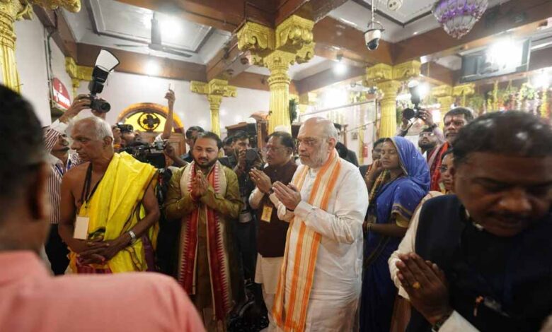 केंद्रीय-गृहमंत्री-अमित-शाह-बस्तर-पहुंचे,-मुरिया-दरबार-में-मांझी-मुखियाओं-से-की-बातचीत