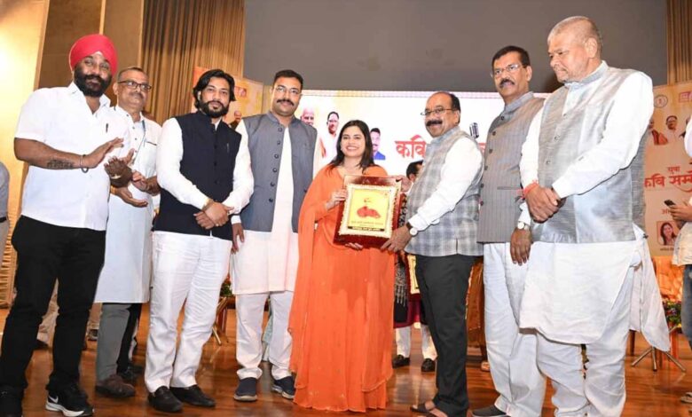 छत्तीसगढ़-राज्य-युवा-आयोग-द्वारा-पंडित-दीनदयाल-उपाध्याय-ऑडिटोरियम,-रायपुर-में-आयोजित-हुआ-युवा-कवि-सम्मेलन