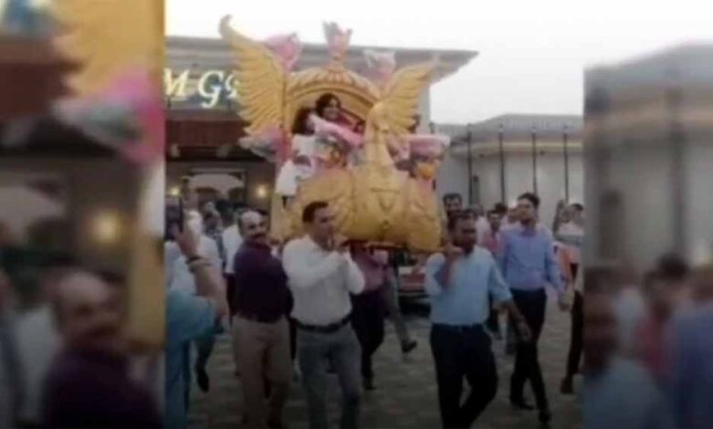 पालकी-में-बैठी-पूर्व-कलेक्टर-संस्कृति-जैन,-विदाई-का-वीडियो-हुआ-वायरल