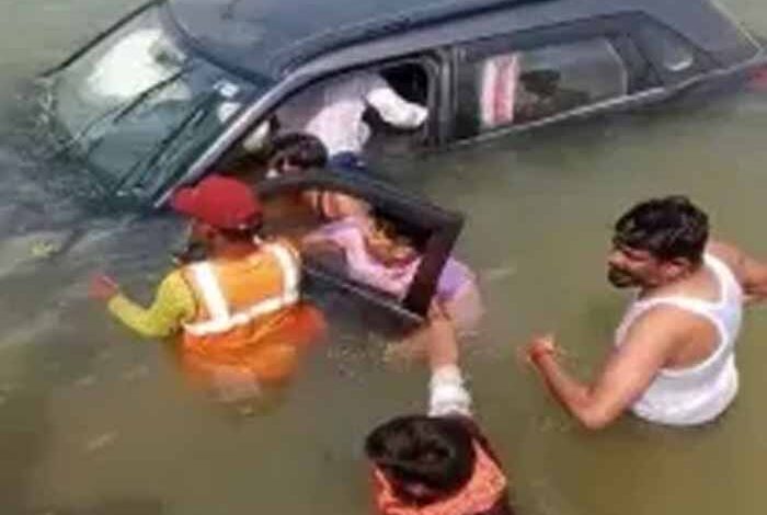 एमपी-में-दिल-दहलाने-वाला-दृश्य:-डैम-में-गिरी-कार,-परिवार-को-लोगों-ने-बचाया-–-देखिए-साहस-की-कहानी!