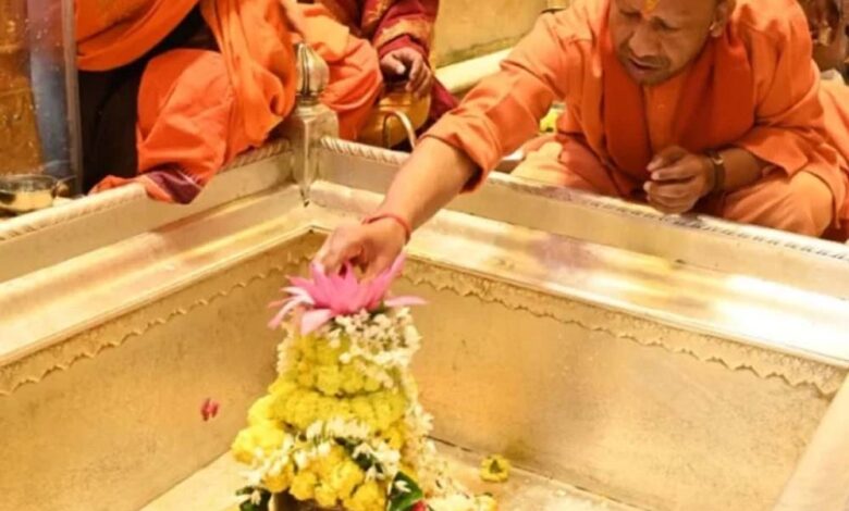 मुख्यमंत्री-ने-की-बाबा-विश्वनाथ-की-आराधना,-‘काशी-कोतवाल’-काल-भैरव-के-दर-पर-भी-झुकाया-शीश