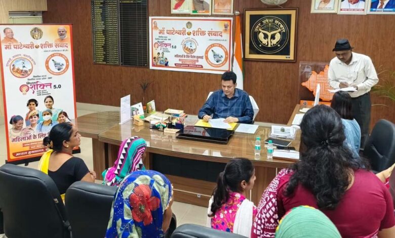 मां-पाटेश्वरी-शक्ति-संवाद-के-पहले-दिन-45-से-अधिक-महिलाओं-ने-साझा-की-समस्याएं,-त्वरित-निस्तारण-के-निर्देश-से-खिले-चेहरे