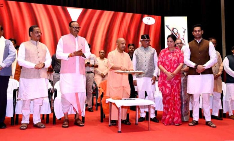 नारी-स्वावलंबन-को-मिली-मजबूती,-सीएम-योगी-ने-15-सेवा-शक्ति-केंद्रों-का-किया-शुभारंभ