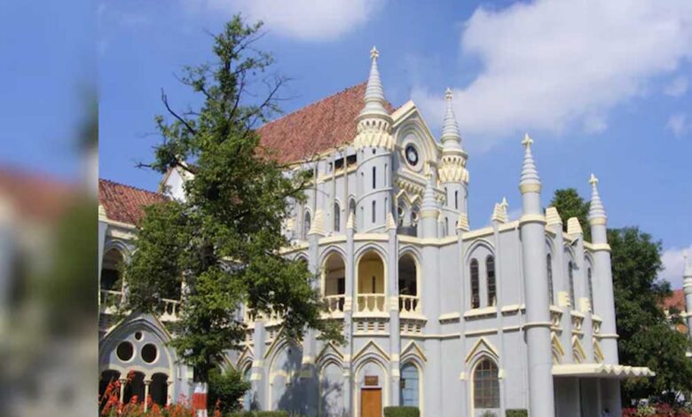 mp-हाईकोर्ट-का-बड़ा-फैसला:-एकलव्य-विद्यालयों-के-200-शिक्षकों-के-ट्रांसफर-पर-लगाई-रोक