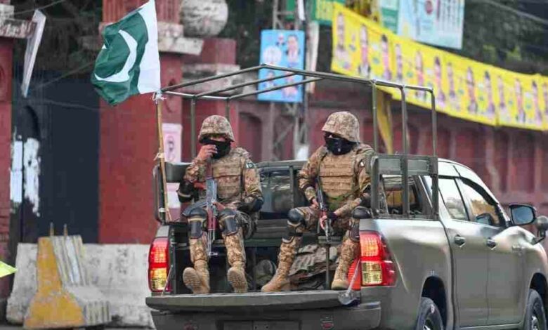 TTP का खौफनाक हमला: पाक सेना पर बम और गोलियों से वार, 11 जवान मारे गए