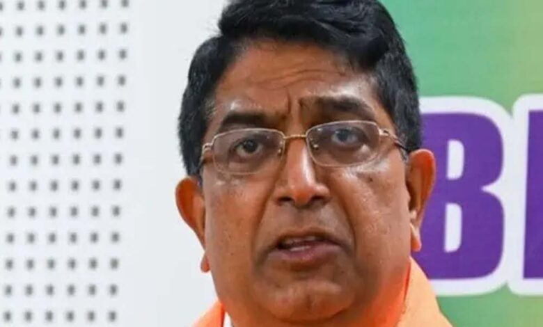 पूर्व-कमिश्नर-ने-कहा-‘हिम्मत-की-दाद-देता-हूं’,-cji-पर-हमले-को-बताया-साहसी-कदम