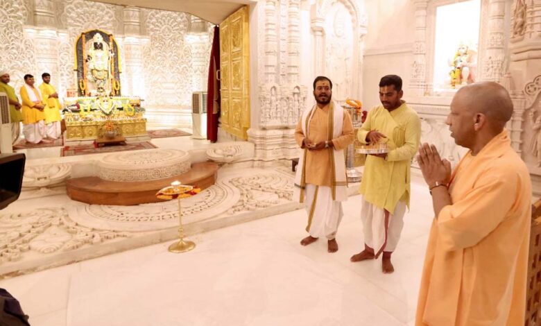 हनुमानगढ़ी-में-सीएम-योगी-ने-टेका-मत्था,-श्रीरामलला-के-दरबार-में-की-आरती