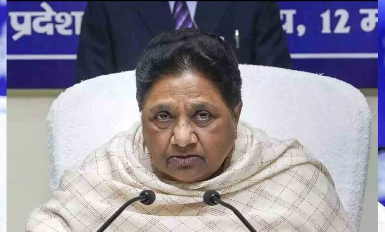 लखनऊ-रैली-में-मायावती-का-सपा-कांग्रेस-पर-जोरदार-हमला:-‘सत्ता-में-रहते-pda-क्यों-नहीं-याद-आया?’