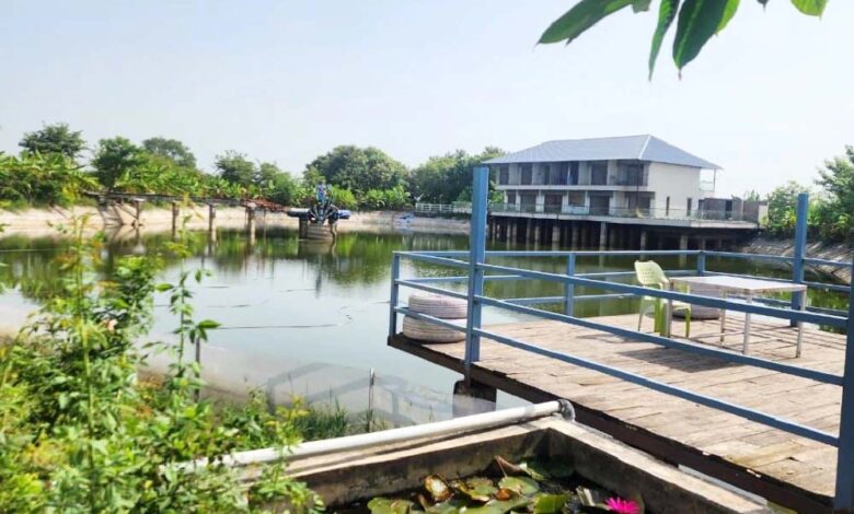 pwd-इंजीनियर-के-ठिकानों-पर-छापा:-‘मिनी-मालदीव’-बना-रहा-था,-₹3-करोड़-का-सोना-और-17-टन-शहद-बरामद