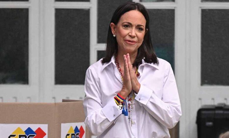 तानाशाही-के-बीच-चमकी-मारिया-की-लोकतंत्र-की-लौ,-नोबेल-शांति-पुरस्कार-की-सच्ची-कहानी