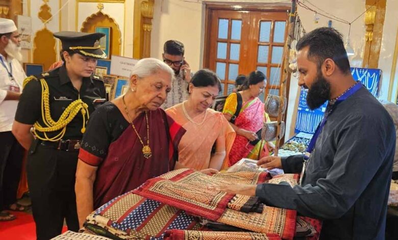 लखनऊ-में-क्राफ्टरूट्स-प्रदर्शनी-में-मध्यप्रदेश-की-बाग-प्रिंट-कला-का-प्रदर्शन