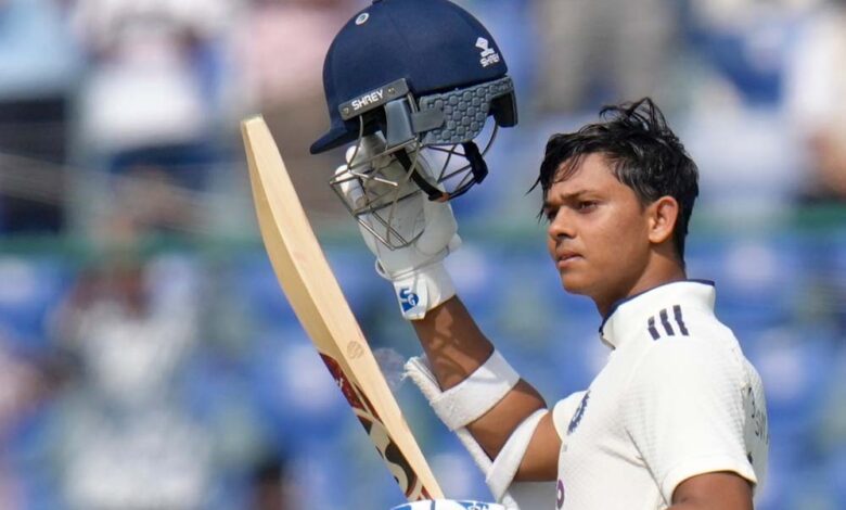 दिल्ली-टेस्ट-में-जायसवाल-का-जलवा-अधूरा,-गिल-ने-लगातार-दूसरा-अर्धशतक-जड़ा