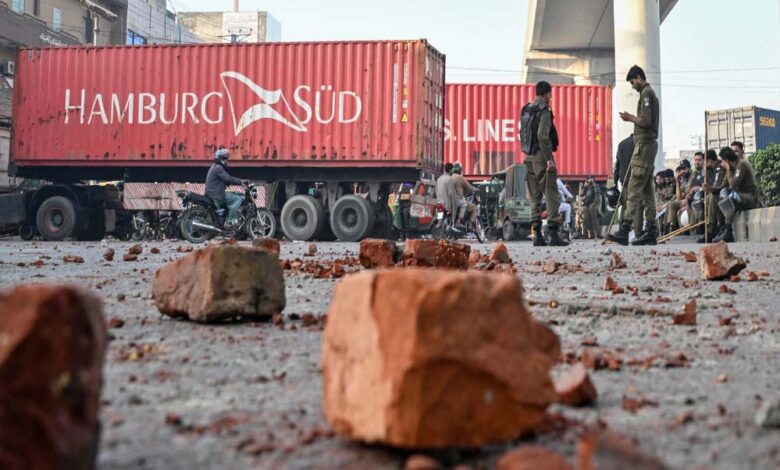 जिसे-फौज-ने-सिर-चढ़ाया,-वही-बना-सिरदर्द:-आखिर-कौन-है-तहरीक-ए-लब्बैक?