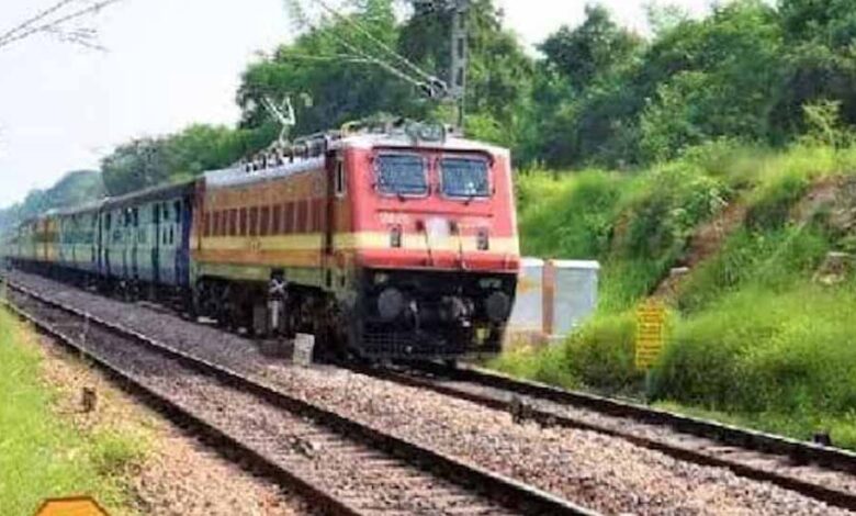 दीपावली-से-छठ-तक-ट्रेनें-फुल!-उत्तराखंड-से-घर-जाने-वालों-की-बढ़ी-परेशानी