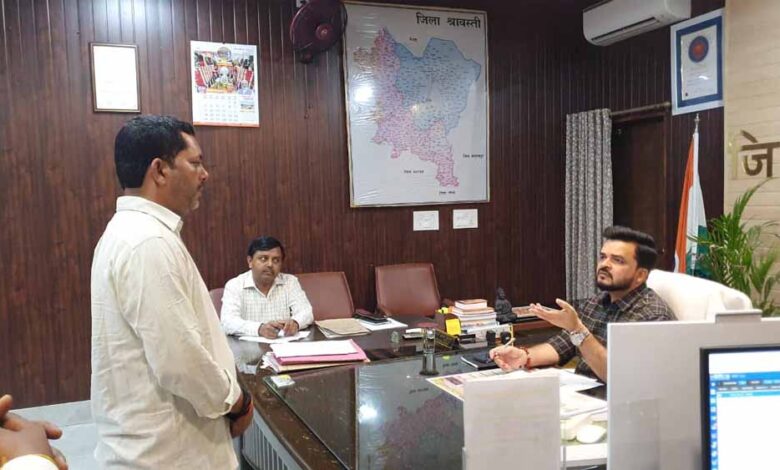 सीएम-डैशबोर्ड-से-समग्र-विकास-की-दिशा-में-तेजी-से-बढ़-रहा-सीएम-योगी-का-उत्तम-प्रदेश