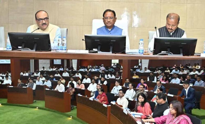 मुख्यमंत्री-विष्णु-देव-साय-ने-कलेक्टर्स-कॉन्फ्रेंस-में-दिखाई-सख्ती-—-कहा,-जनहित-में-लापरवाही-बर्दाश्त-नहीं-की-जाएगी