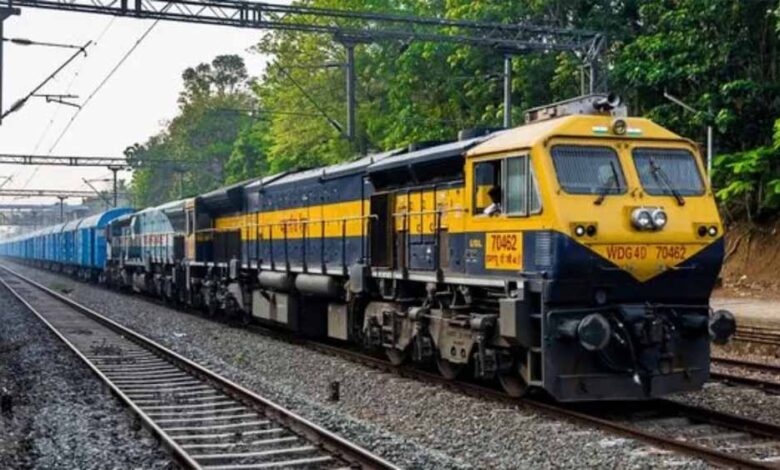 भारतीय-रेल-ने-रचा-इतिहास-:-बिलासपुर-मंडल-ने-195-दिनों-में-100-मिलियन-टन-माल-लोडिंग-का-रिकॉर्ड-तोड़ा
