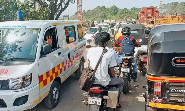 मुंबई-अहमदाबाद-हाईवे-पर-12-घंटे-फंसे-500-स्कूली-छात्र,-लगा-भीषण-जाम