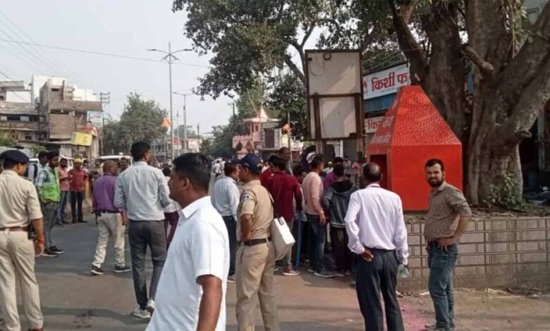 इंदौर-इच्छापुर-हाईवे-पर-प्रशासन-का-बड़ा-फैसला:-मंदिर-मजारें-हटाई-गईं,-विकास-के-रास्ते-खुले