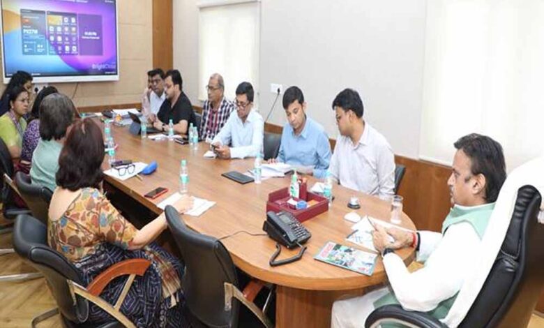 उप-मुख्यमंत्री-शुक्ल-ने-चिकित्सा-महाविद्यालयों-में-स्वास्थ्य-सेवाओं-की-समीक्षा-की