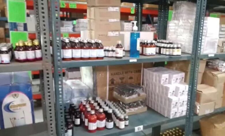 ग्वालियर:-बच्चों-को-दी-जा-रही-एजीथ्रोमिसिन-सिरप-में-मिले-कीड़े,-ड्रग-विभाग-ने-बोतलें-की-जब्त