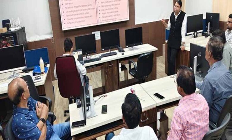 विभिन्न-राज्यों-के-अफसरों-ने-देखा-इंदौर-का-स्मार्ट-मीटरीकरण