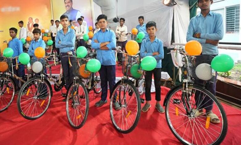 सरकारी-स्कूलों-में-पढ़ने-वाले-4.90-लाख-बच्चों-को-नि:शुल्क-साइकिल
