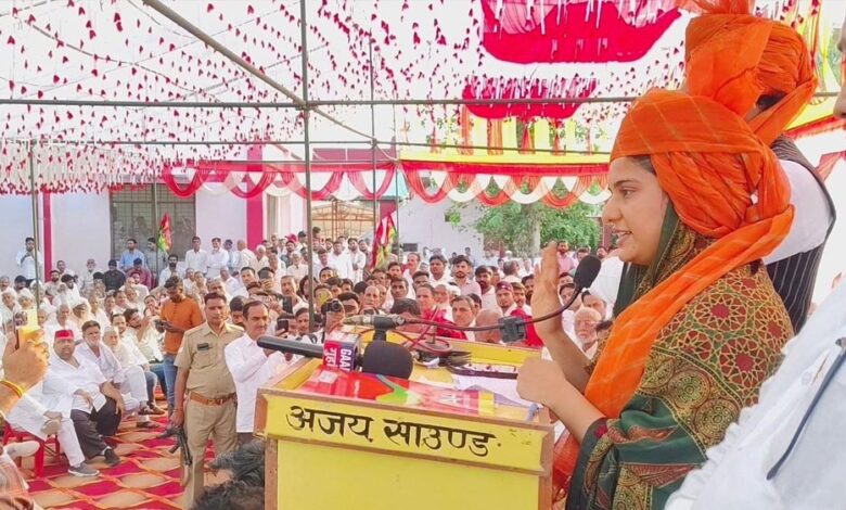 pda-चौपाल’-में-पहुंचीं-इकरा-हसन,-गुर्जर-समाज-ने-किया-स्वागत,-पहनाई-भगवा-पगड़ी