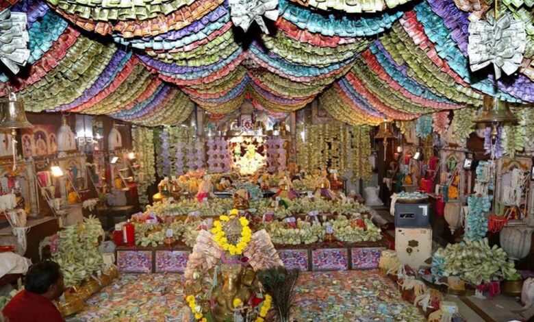भक्तों-के-1-करोड़-से-सजा-महालक्ष्मी-मंदिर:-देश-का-इकलौता-मंदिर-जहां-5-दिन-नोट-और-आभूषणों-से-सजावट