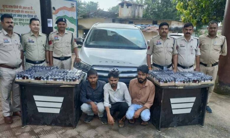 लग्जरी-कार-में-495-शीशी-कफ-सिरप-तस्करी,-3-आरोपी-गिरफ्तार-–-जेल-में-मनाएंगे-दिवाली