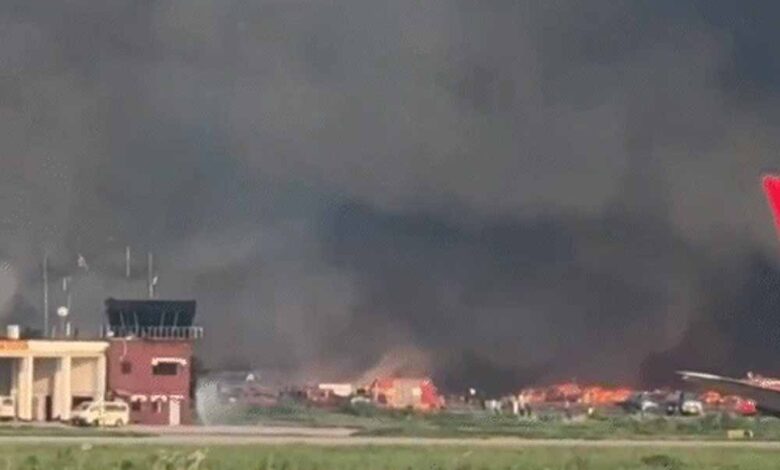 ढाका-एयरपोर्ट-में-भयंकर-आग,-कार्गो-एरिया-में-अफरा-तफरी-–-सभी-उड़ानें-ठप