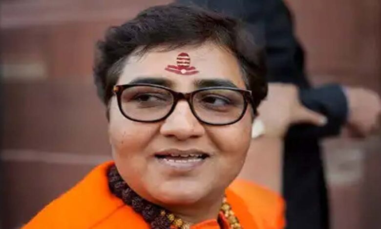 प्रज्ञा-ठाकुर-के-विवादित-बयान-से-भड़का-सार्वजनिक-आक्रोश:-महिलाओं-ने-की-तीखी-निंदा